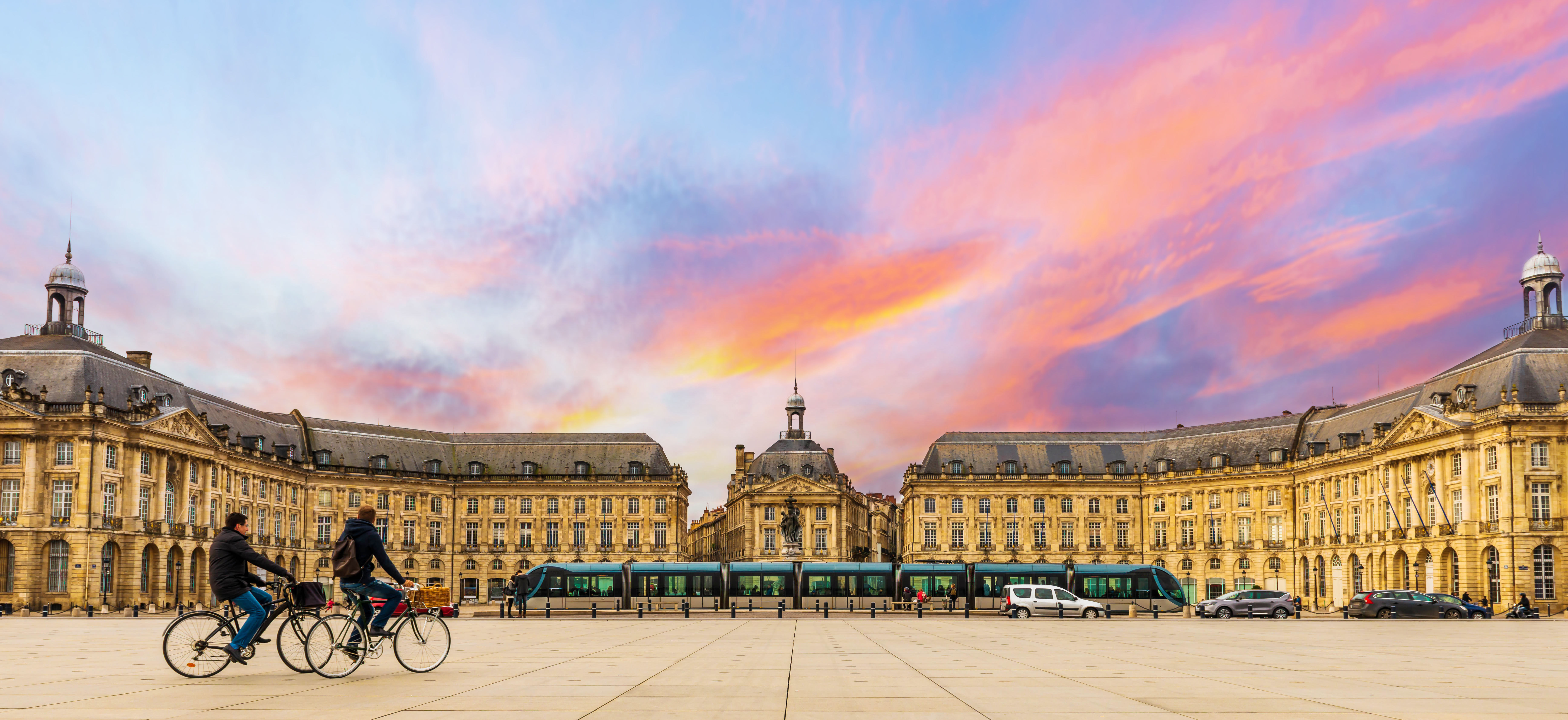 AdobeStock_Bordeaux 6